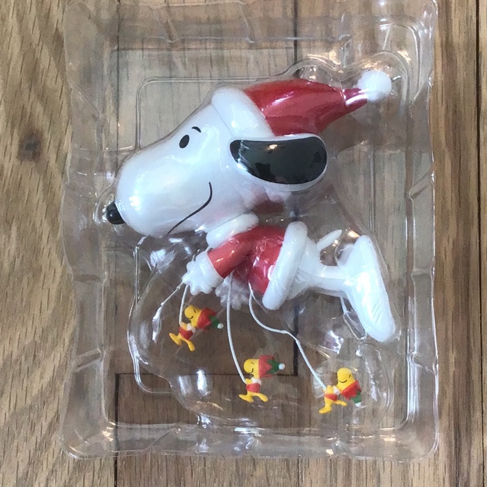 Hallmark Keepsake 2019 Snoopy Christmas Ornament with Woodstock. New in box.